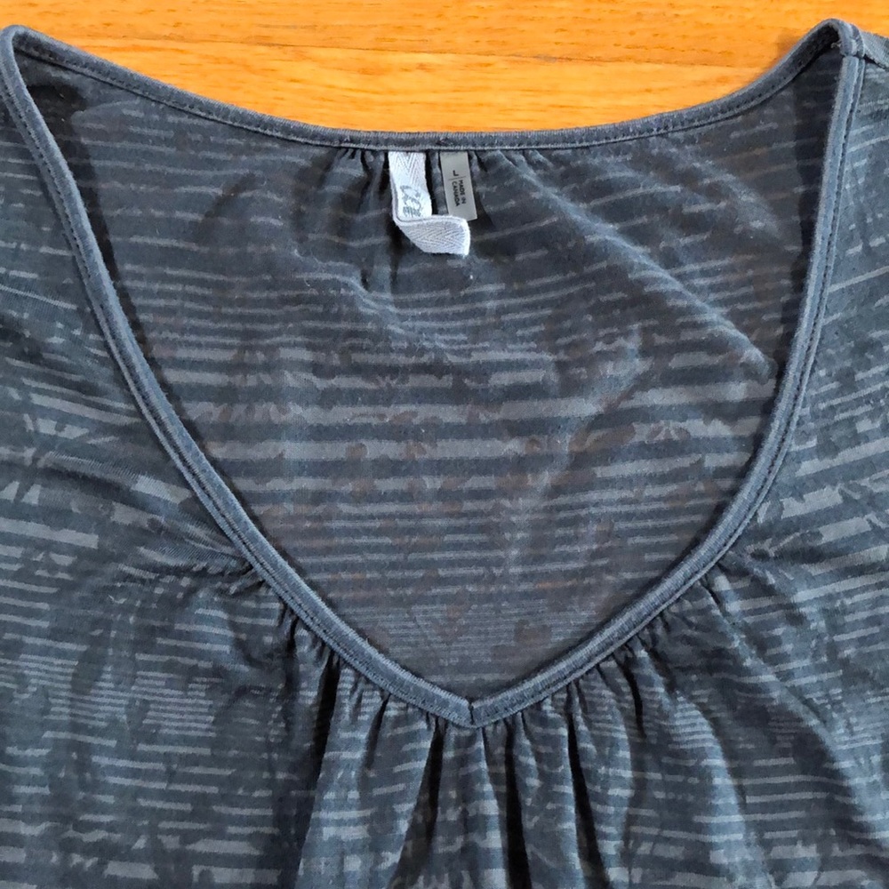 Carlson burn out T-shirt. EUC - Picture 2 of 4